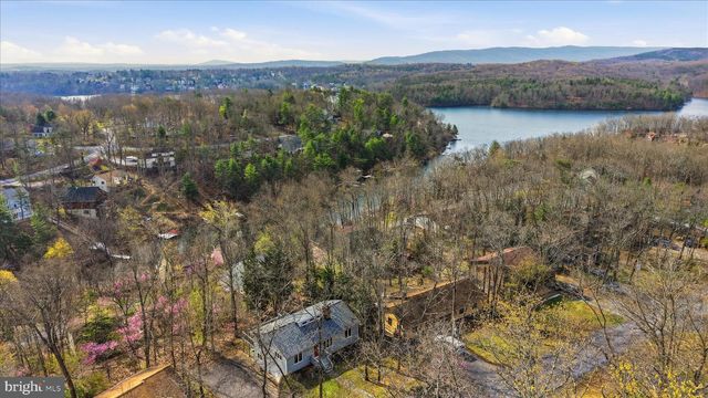 634 LAKEVIEW DR, Cross Junction, VA 22625
