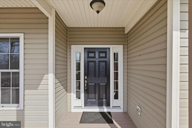 634 LAKEVIEW DR, Cross Junction, VA 22625