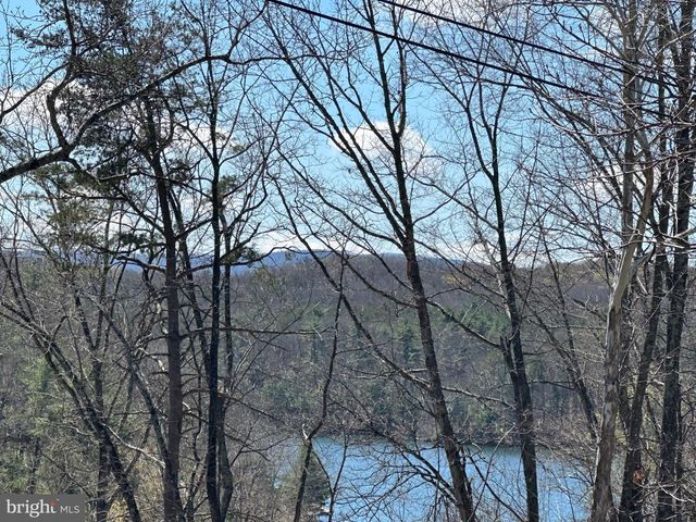 634 LAKEVIEW DR, Cross Junction, VA 22625