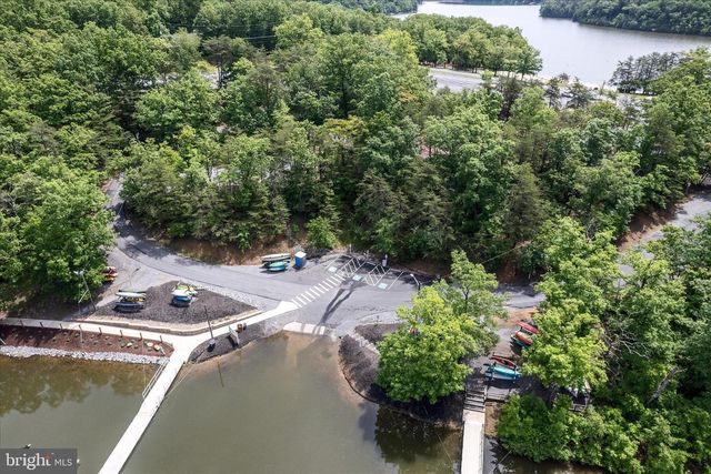 634 LAKEVIEW DR, Cross Junction, VA 22625