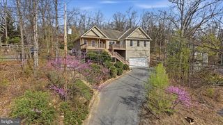 634 LAKEVIEW DR, Cross Junction, VA 22625