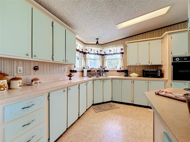 8233 COUNTY ROAD 109B, Lady Lake, FL 32159