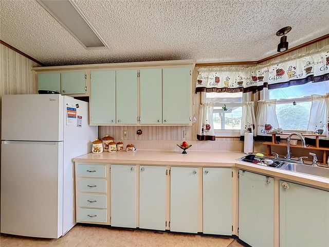 8233 COUNTY ROAD 109B, Lady Lake, FL 32159