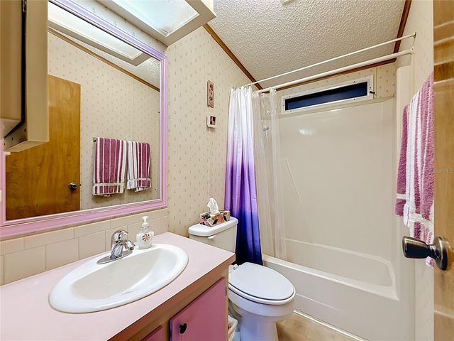 8233 COUNTY ROAD 109B, Lady Lake, FL 32159