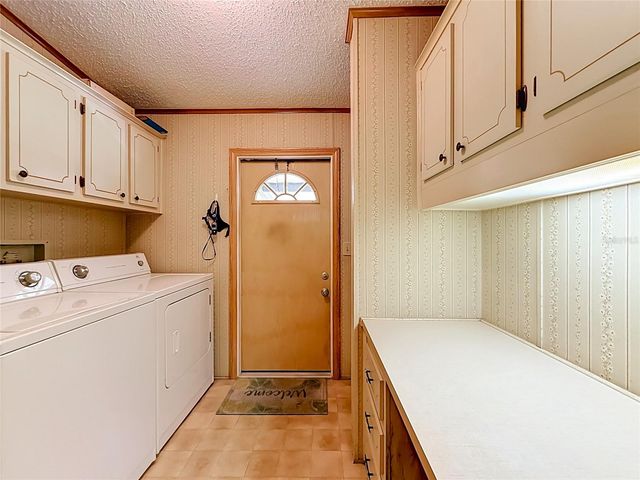 8233 COUNTY ROAD 109B, Lady Lake, FL 32159