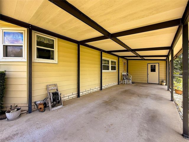 8233 COUNTY ROAD 109B, Lady Lake, FL 32159