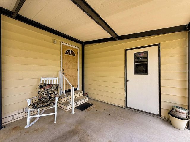 8233 COUNTY ROAD 109B, Lady Lake, FL 32159