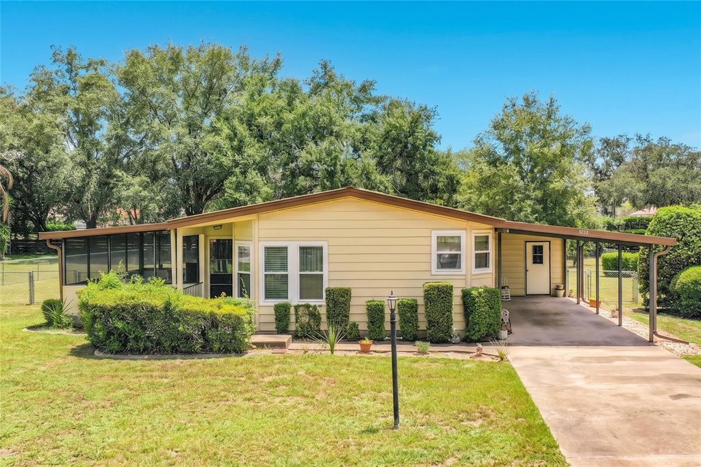8233 COUNTY ROAD 109B, Lady Lake, FL 32159