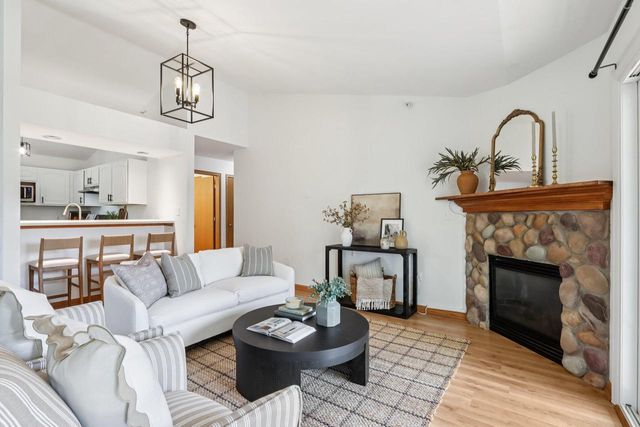 2205 N University DRIVE #5, Waukesha, WI 53188