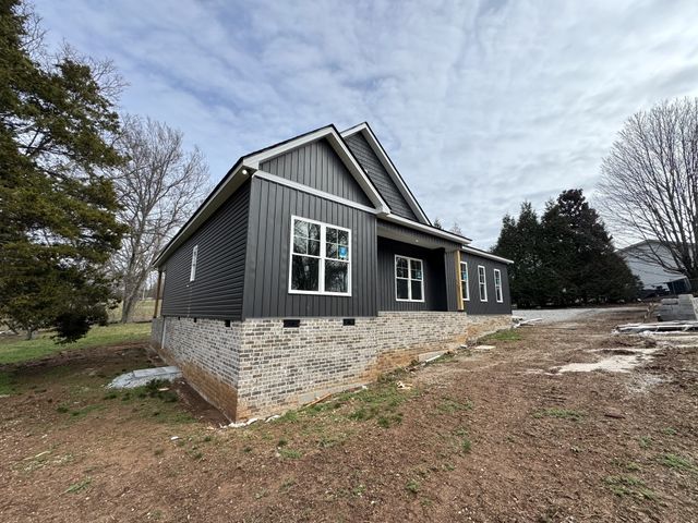 1203 Liberty Rd, Winchester, TN 37398