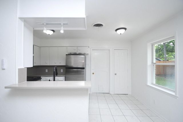 4711 Illinois Street, Dickinson, TX 77539