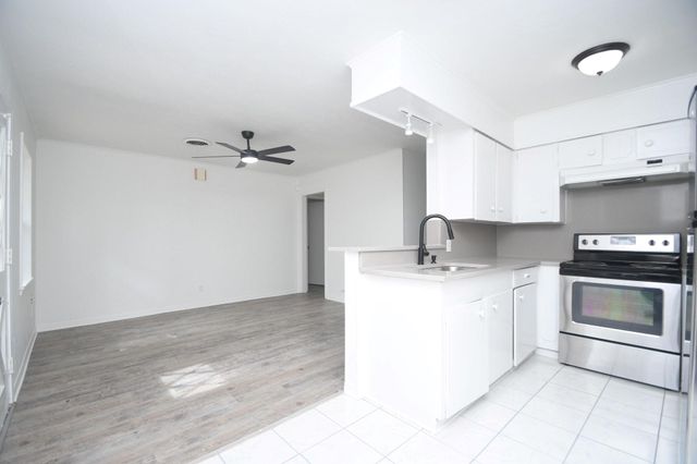 4711 Illinois Street, Dickinson, TX 77539