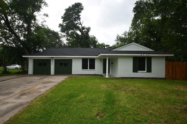 4711 Illinois Street, Dickinson, TX 77539