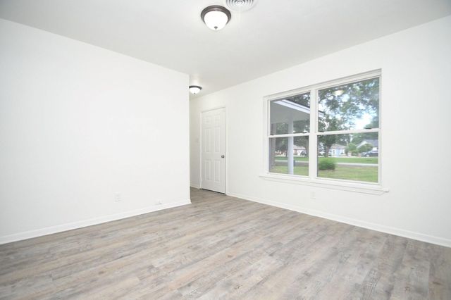 4711 Illinois Street, Dickinson, TX 77539