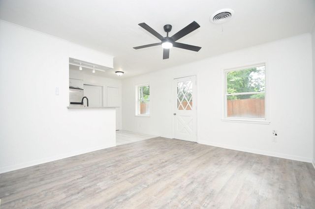 4711 Illinois Street, Dickinson, TX 77539