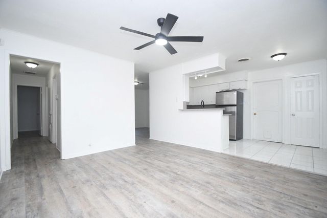 4711 Illinois Street, Dickinson, TX 77539