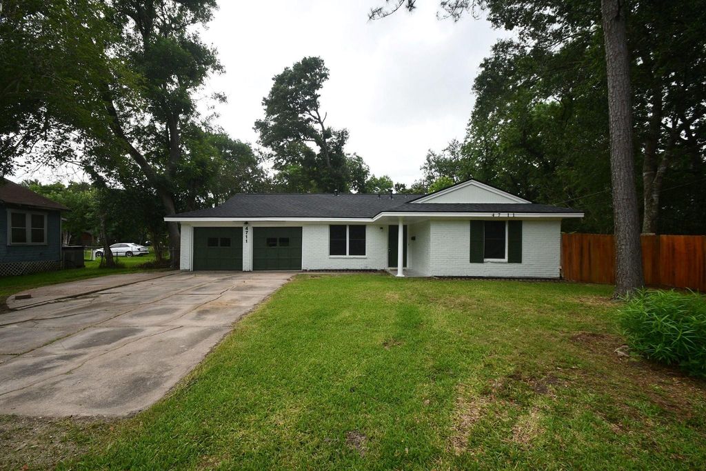 4711 Illinois Street, Dickinson, TX 77539