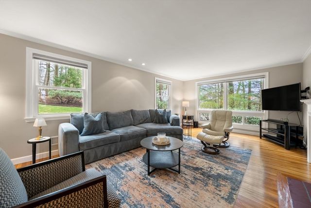 11 Sterling Rd, Wellesley, MA 02482