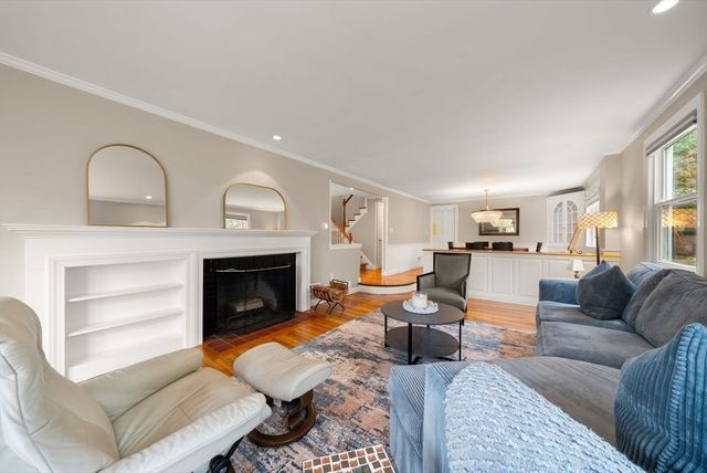 11 Sterling Rd, Wellesley, MA 02482