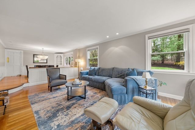 11 Sterling Rd, Wellesley, MA 02482