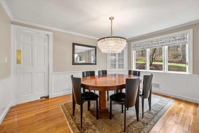 11 Sterling Rd, Wellesley, MA 02482