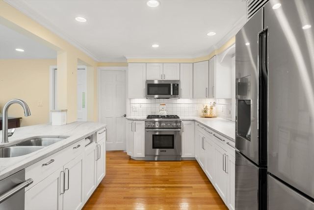 11 Sterling Rd, Wellesley, MA 02482