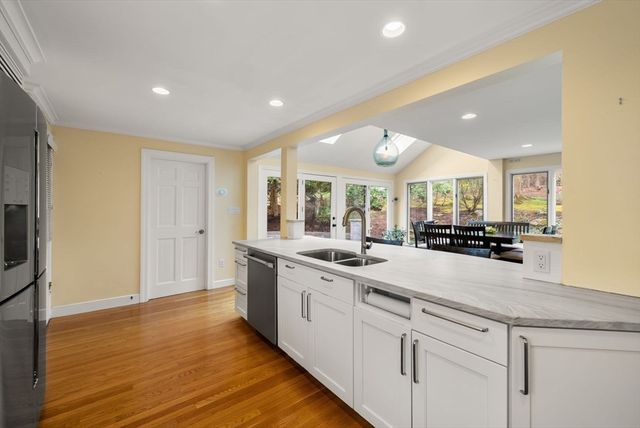 11 Sterling Rd, Wellesley, MA 02482