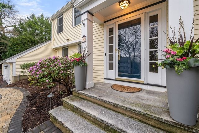 11 Sterling Rd, Wellesley, MA 02482