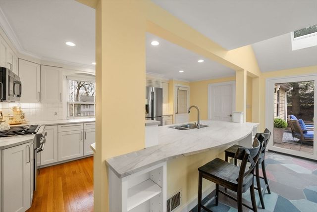 11 Sterling Rd, Wellesley, MA 02482