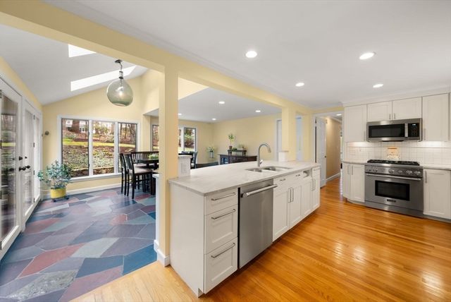 11 Sterling Rd, Wellesley, MA 02482