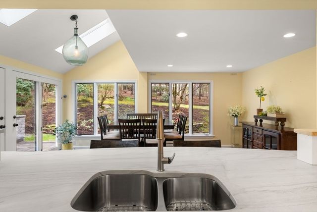 11 Sterling Rd, Wellesley, MA 02482