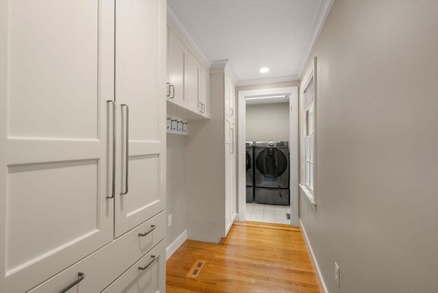 11 Sterling Rd, Wellesley, MA 02482