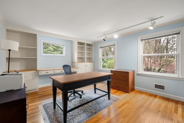 11 Sterling Rd, Wellesley, MA 02482