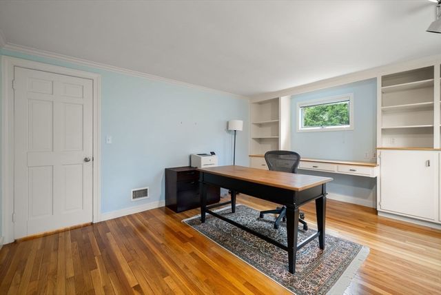 11 Sterling Rd, Wellesley, MA 02482