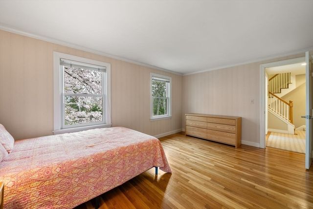 11 Sterling Rd, Wellesley, MA 02482