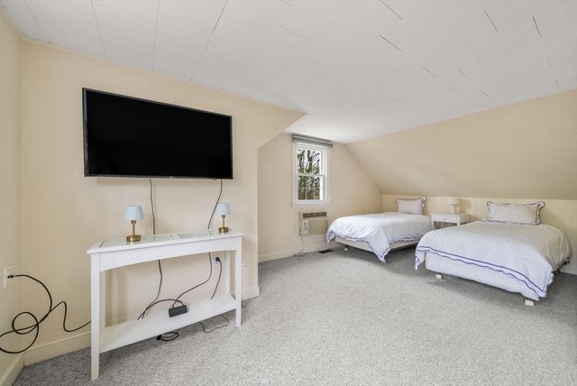 11 Sterling Rd, Wellesley, MA 02482