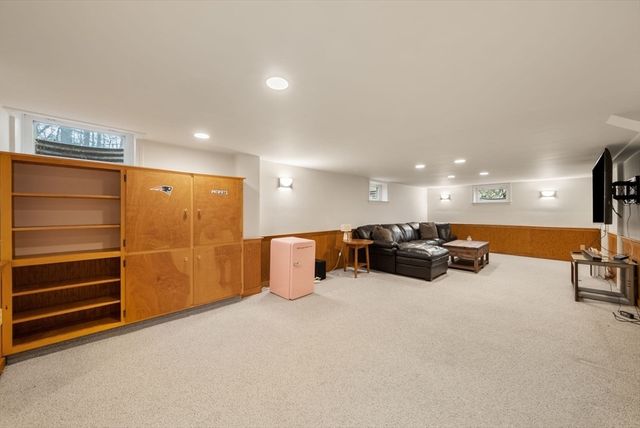 11 Sterling Rd, Wellesley, MA 02482