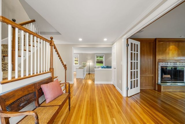 11 Sterling Rd, Wellesley, MA 02482