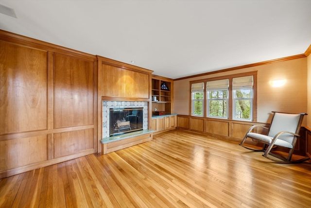 11 Sterling Rd, Wellesley, MA 02482