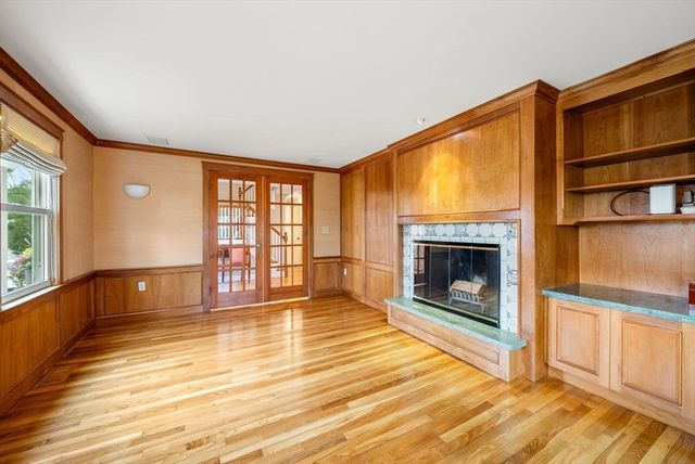 11 Sterling Rd, Wellesley, MA 02482