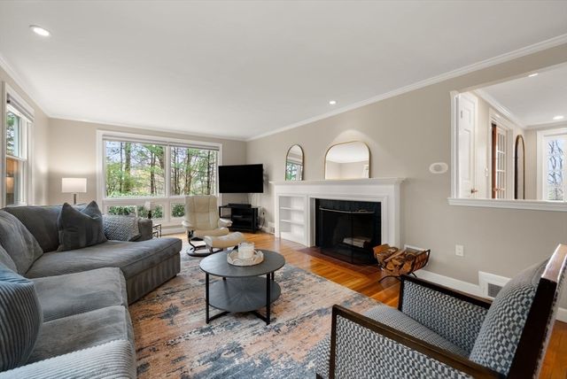 11 Sterling Rd, Wellesley, MA 02482