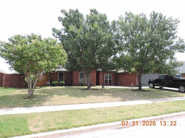 2204 SW 54th St, Lawton, OK 73505