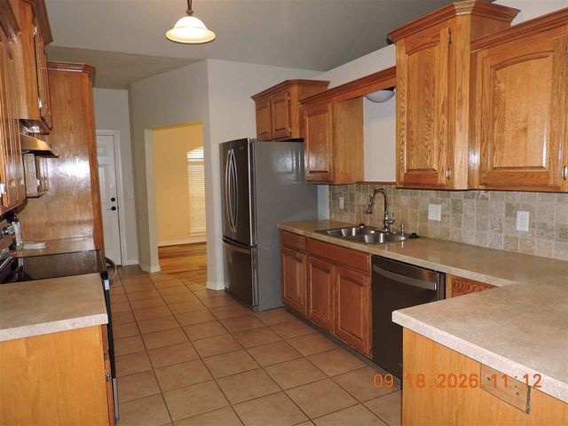 2204 SW 54th St, Lawton, OK 73505