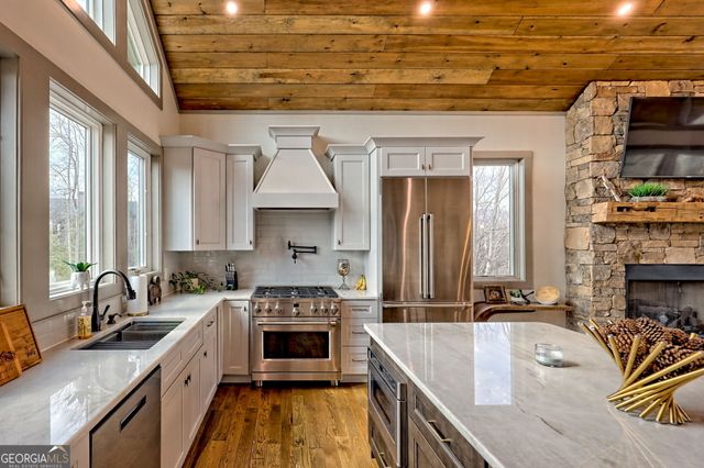 804 Settlers Ridge Road, Ellijay, GA 30540