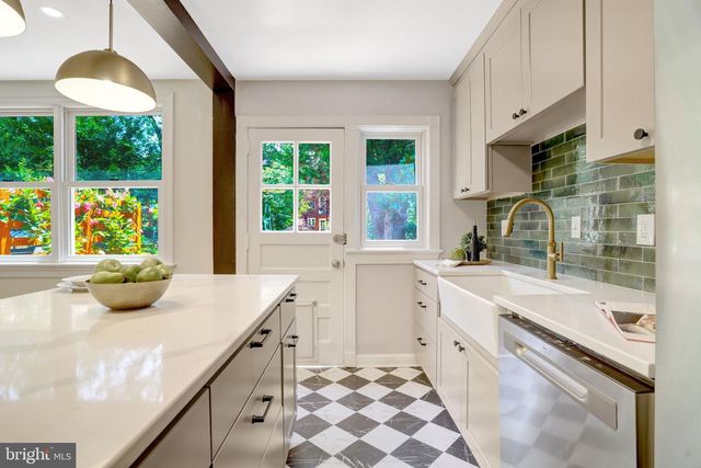 826 S ROYAL ST, Alexandria, VA 22314