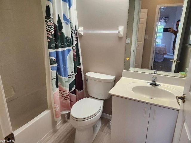 2496 Orchid Bay DR 104, Naples, FL 34109
