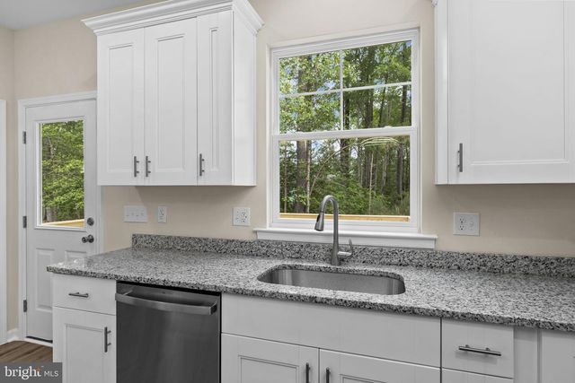 113 LAUREL LN, Colonial Beach, VA 22443