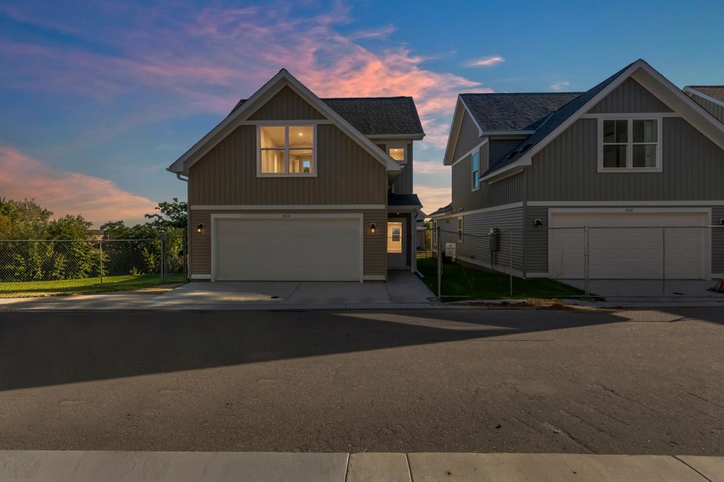 422 Rivoli Drive, Saint Paul, MN 55130 — exterior