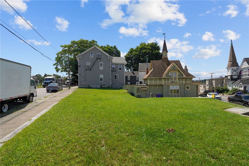 139 Broadway, Pawtucket, RI 02860