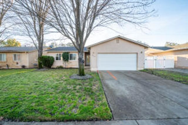 3712 Vinewood Drive, Anderson, CA 96007